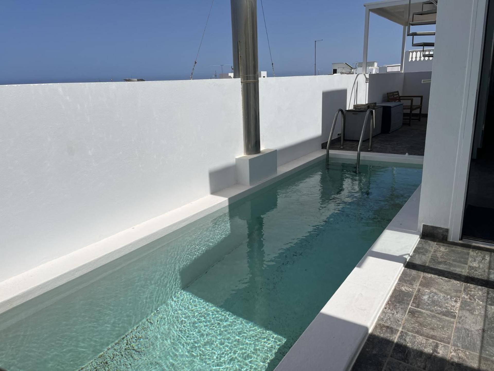 Pool House *